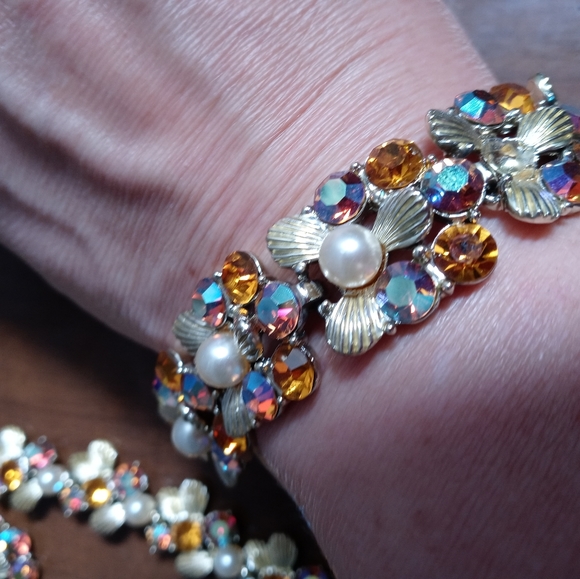 Jewelry - Picture 3 of 6